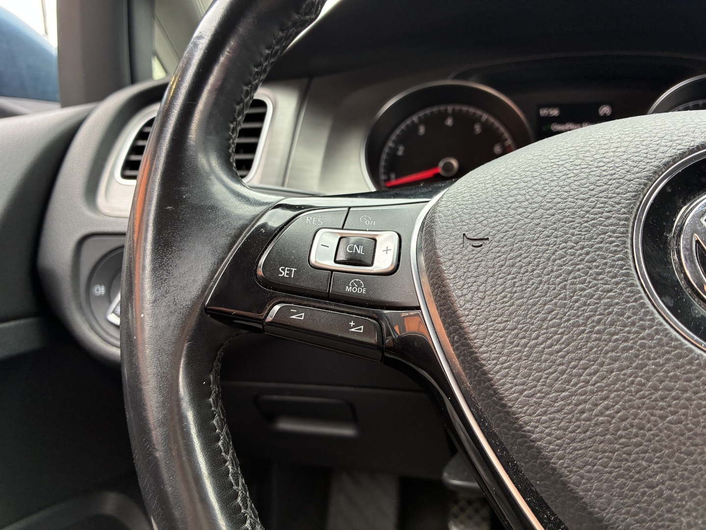 VOLKSWAGEN Golf 2014