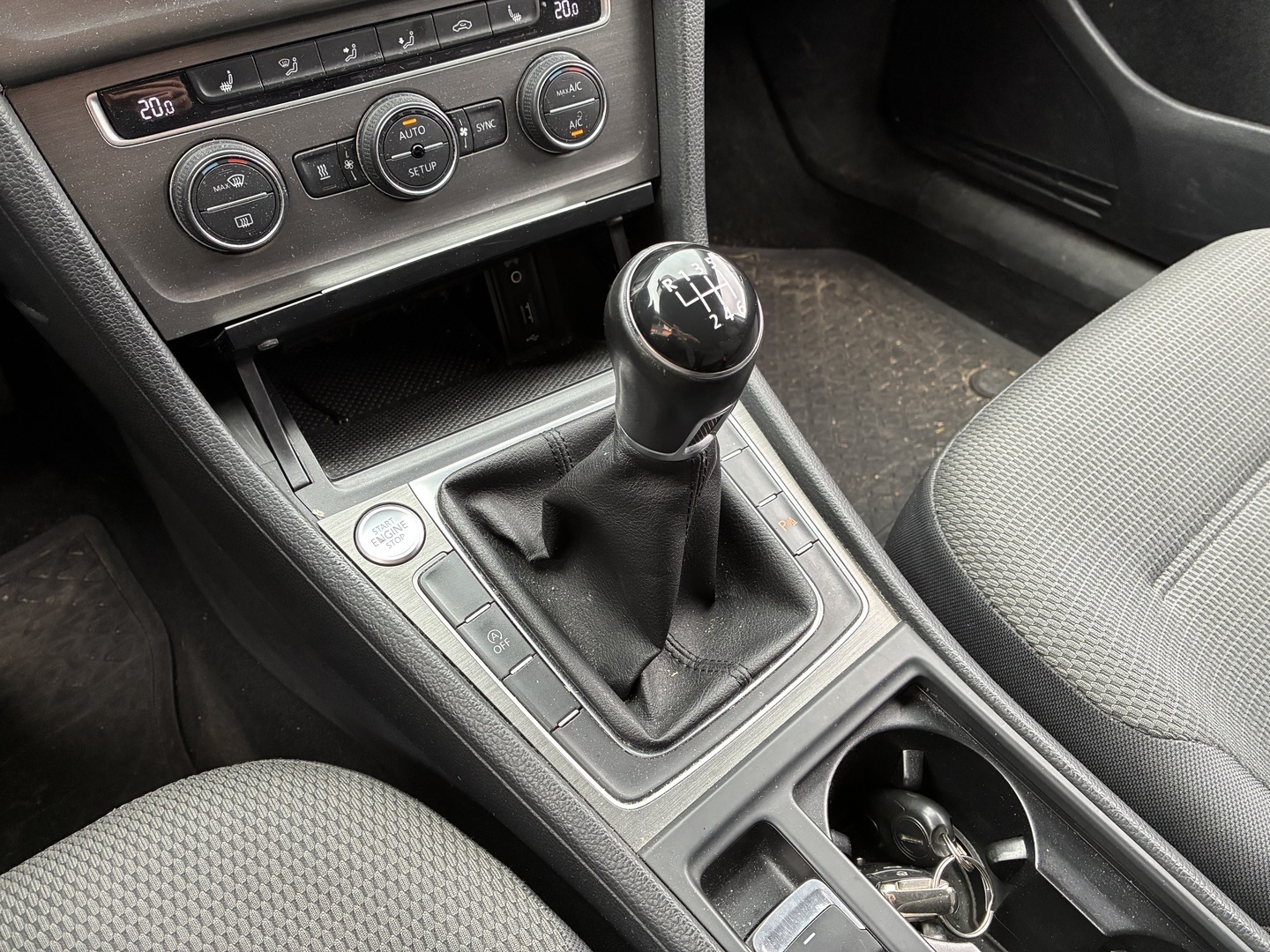 VOLKSWAGEN Golf 2014