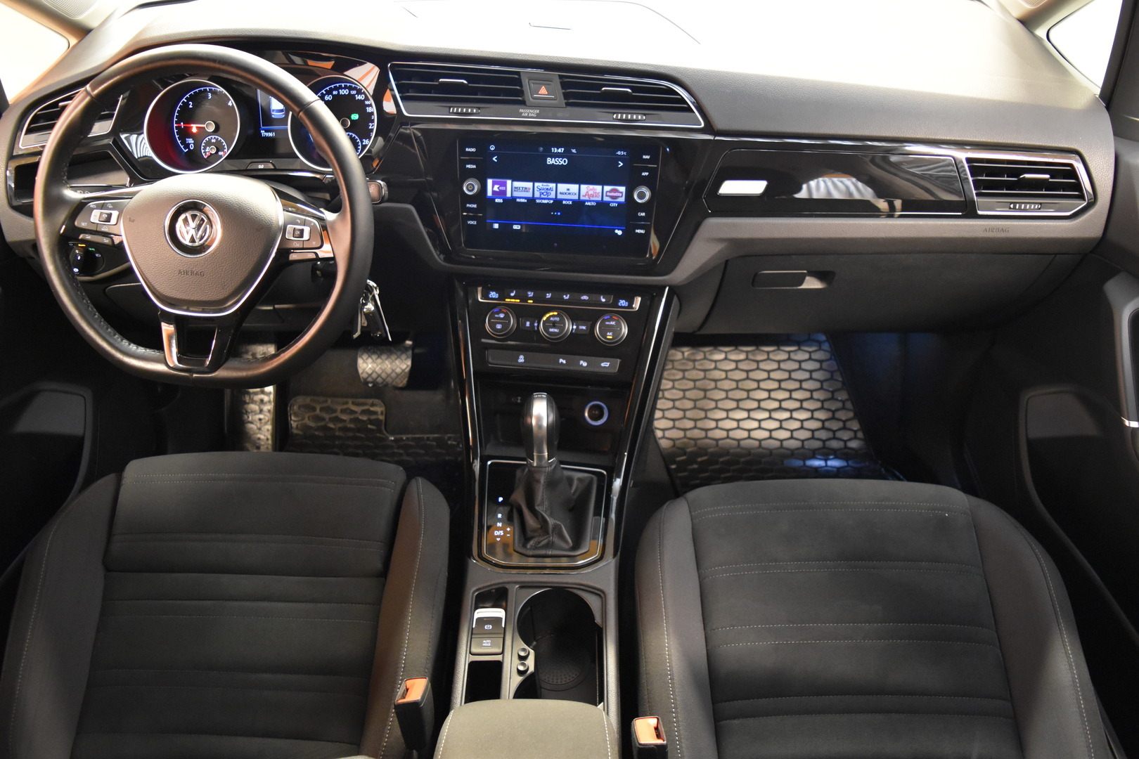 VOLKSWAGEN Touran 2018