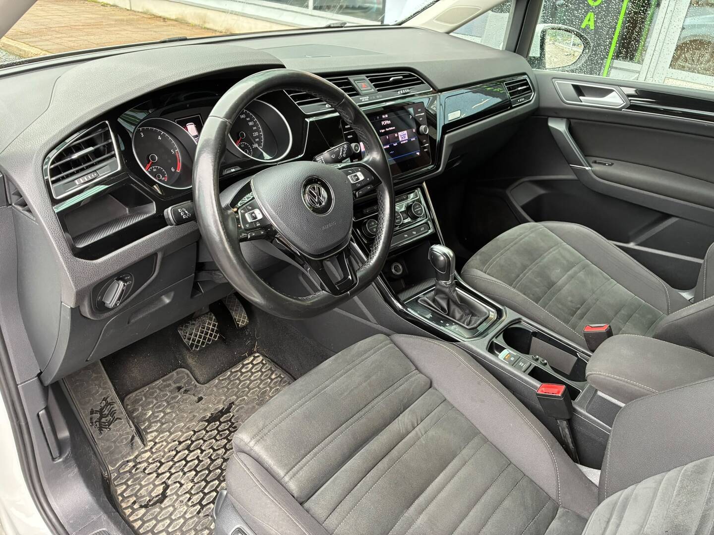 VOLKSWAGEN Touran 2018