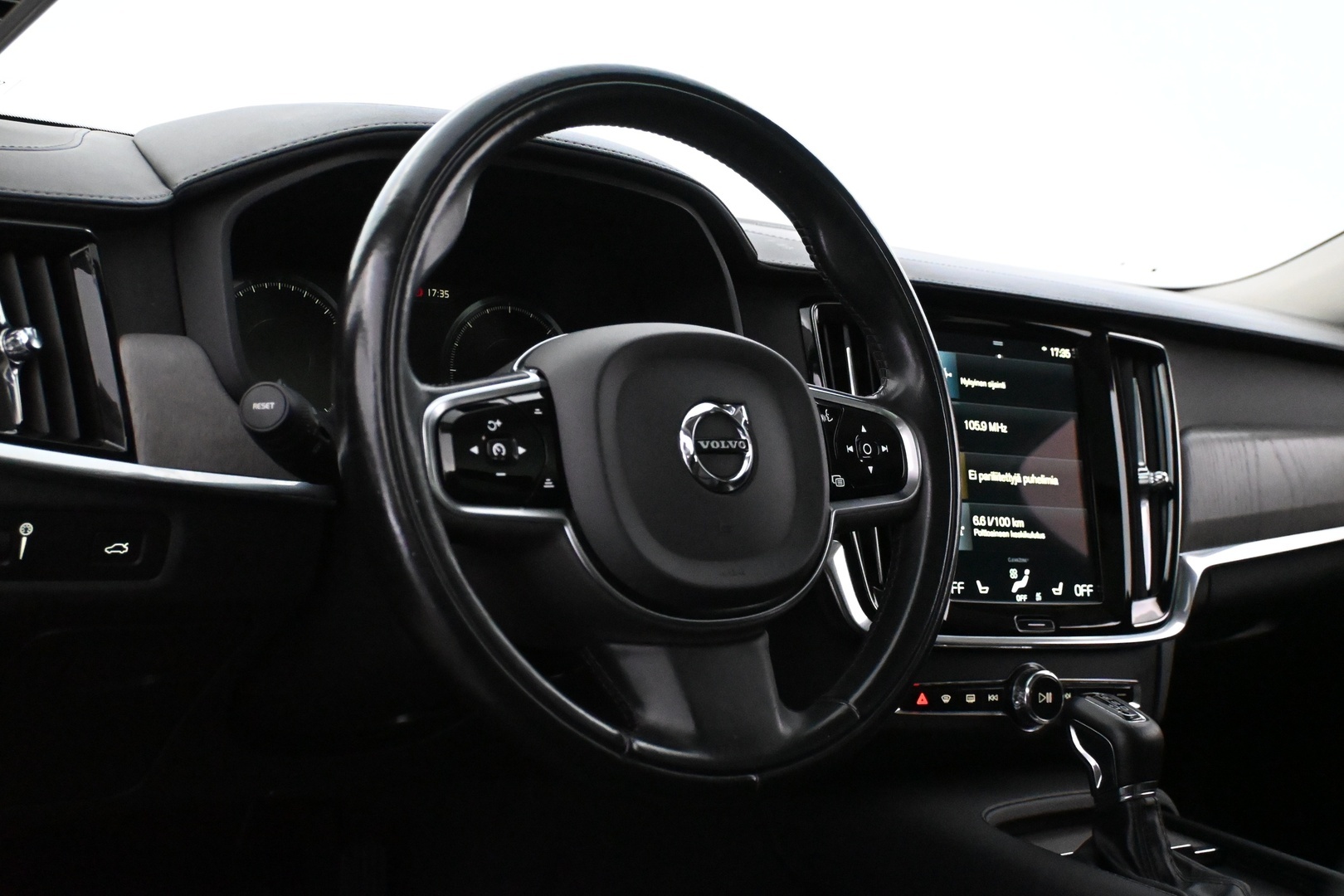 VOLVO V90 Cross Country 2021