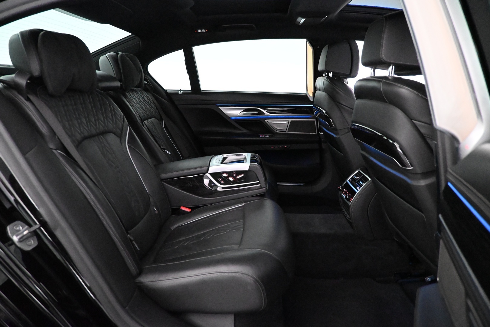 BMW 745 2019