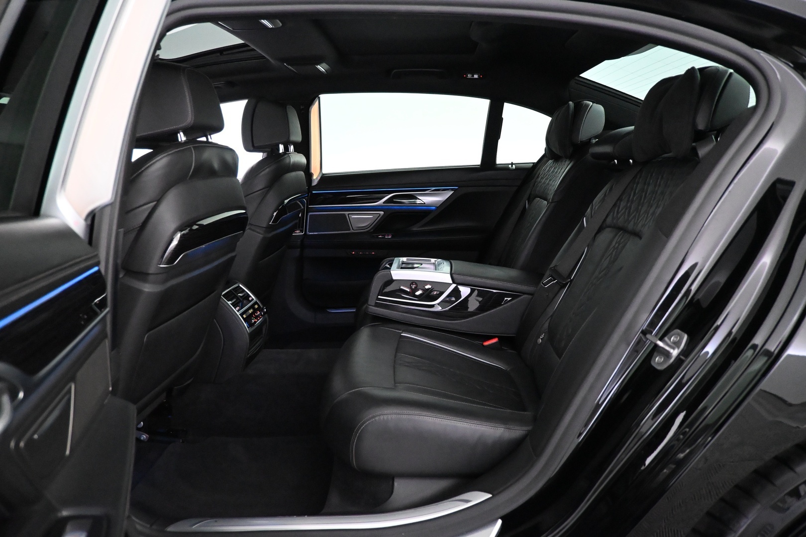 BMW 745 2019