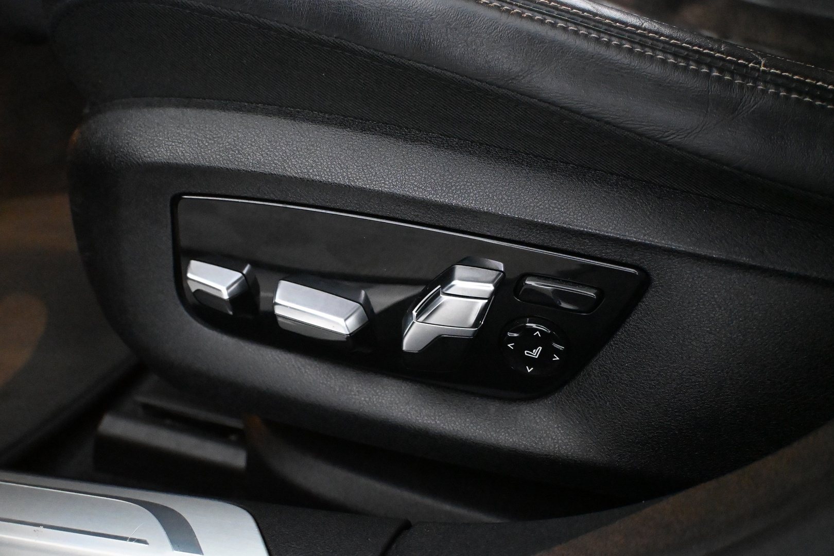 BMW 745 2019
