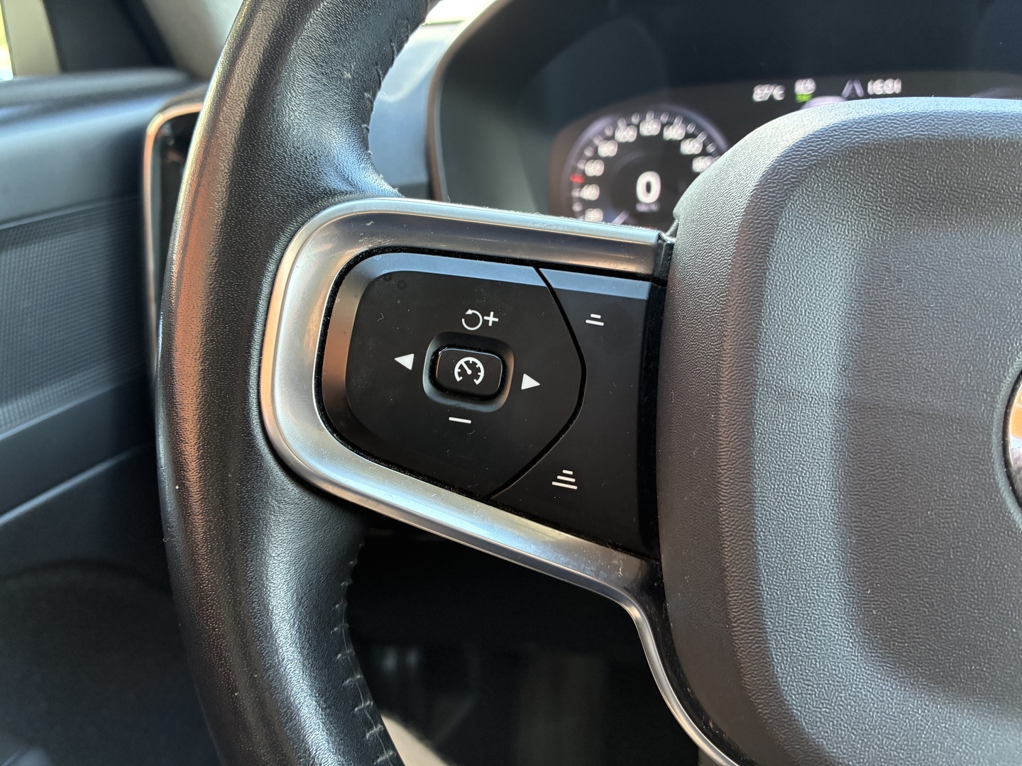 VOLVO XC40 2020