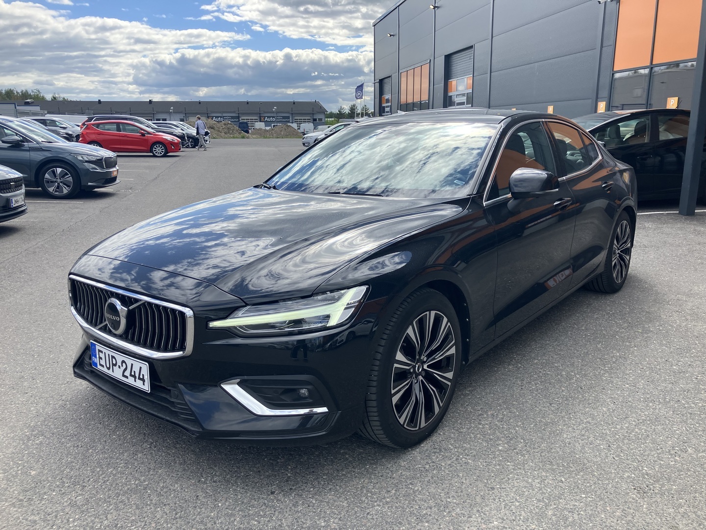 VOLVO S60 2023