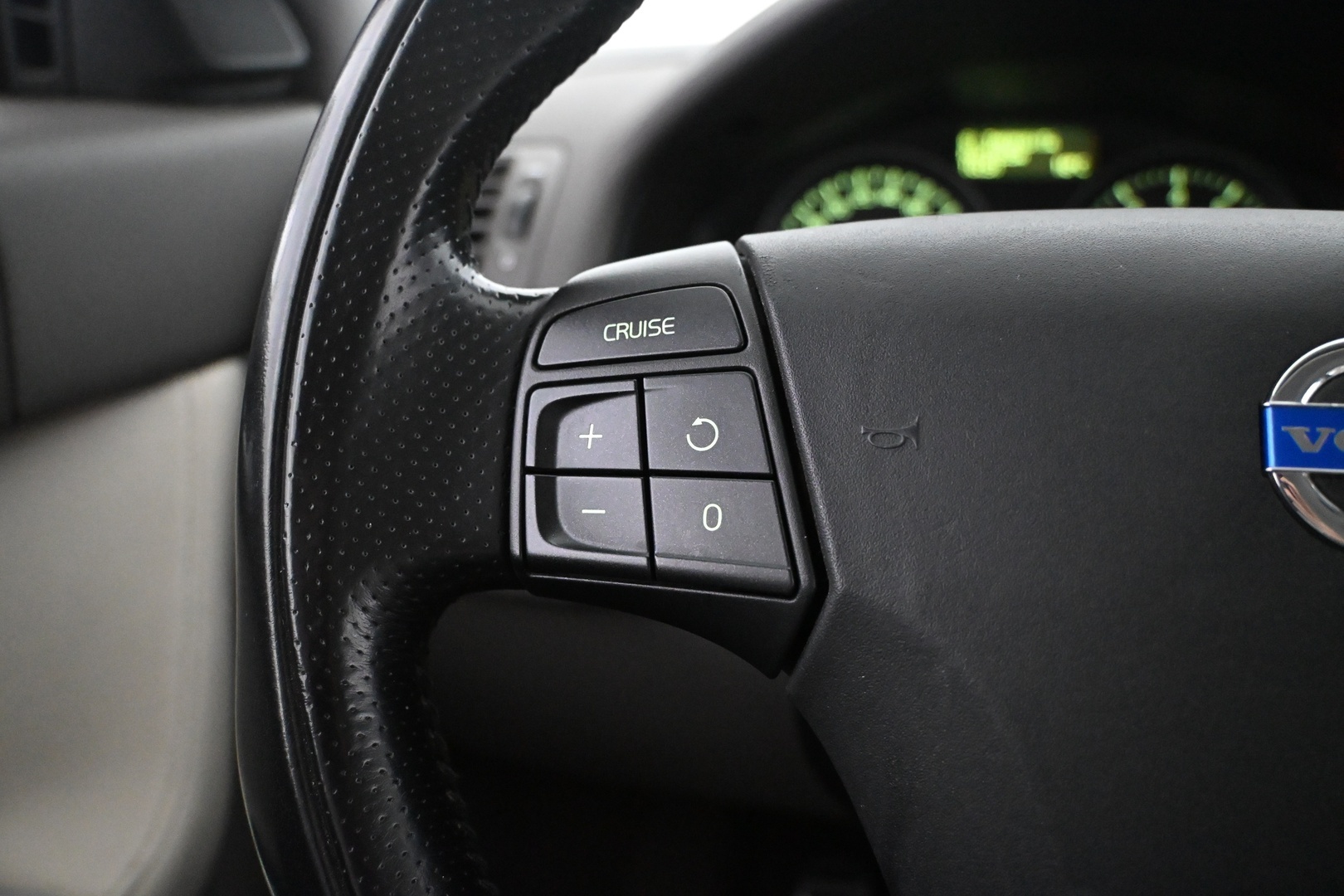 VOLVO V50 2012
