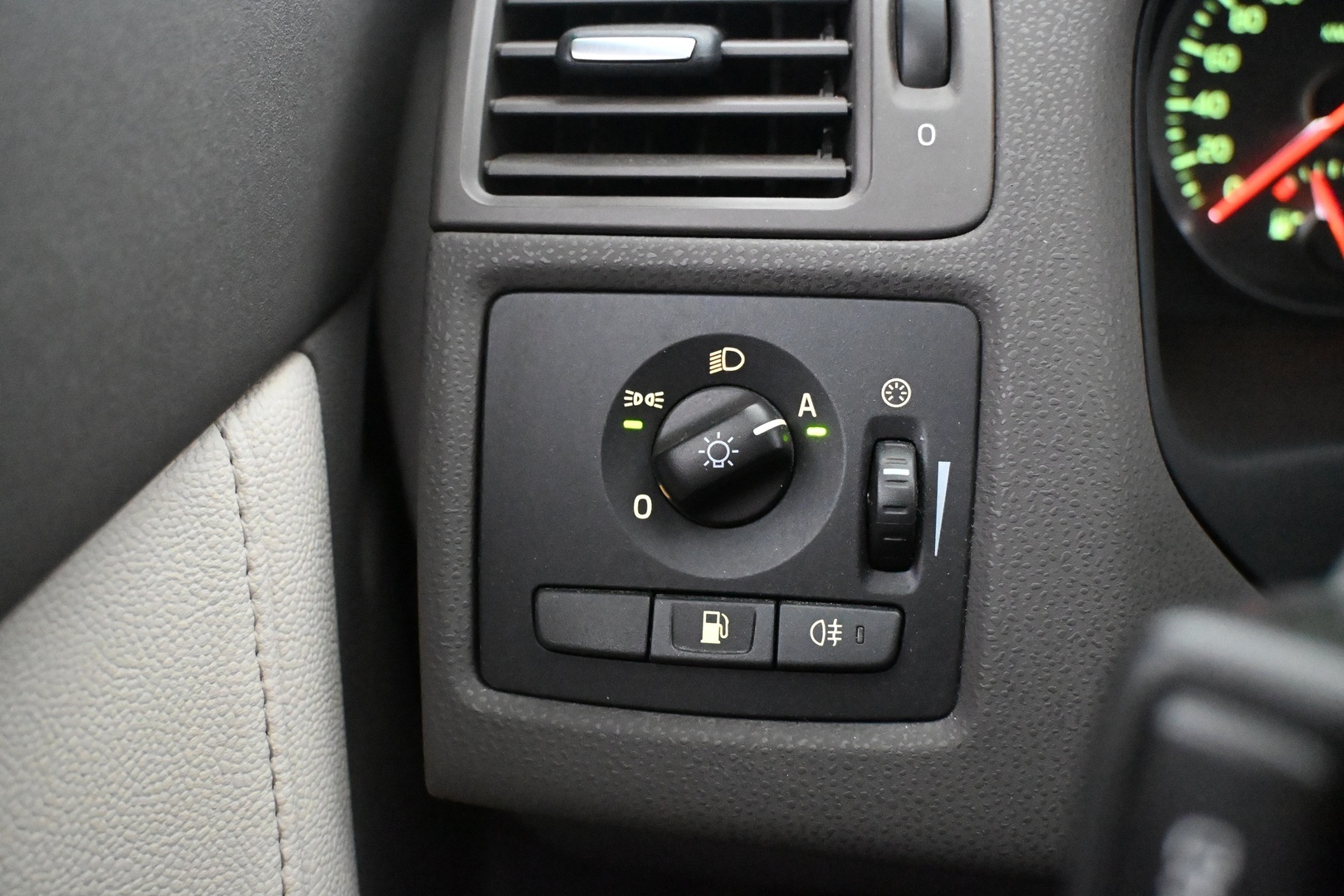 VOLVO V50 2012
