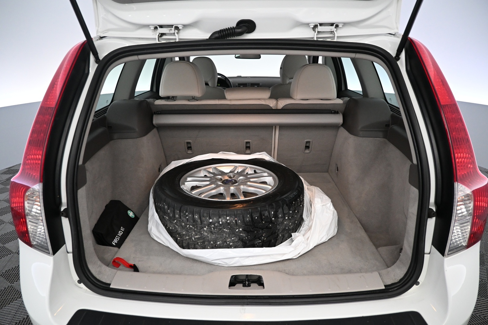 VOLVO V50 2012