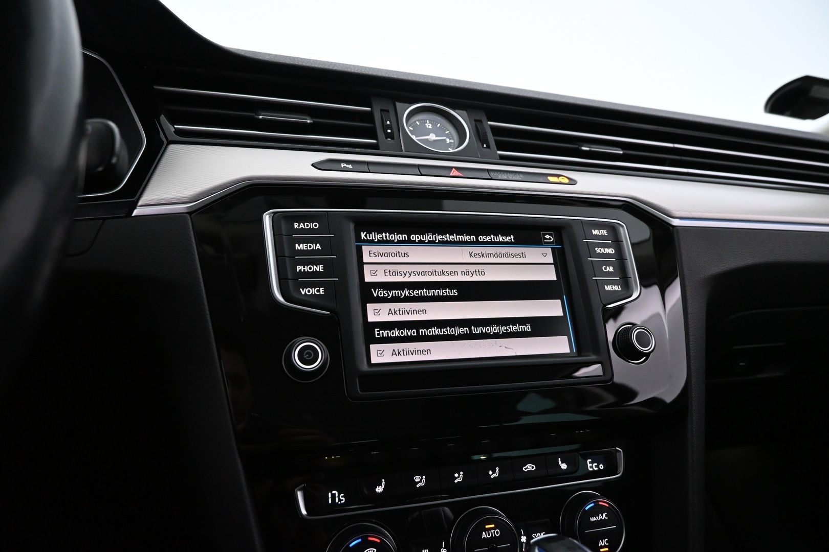 VOLKSWAGEN Passat 2017