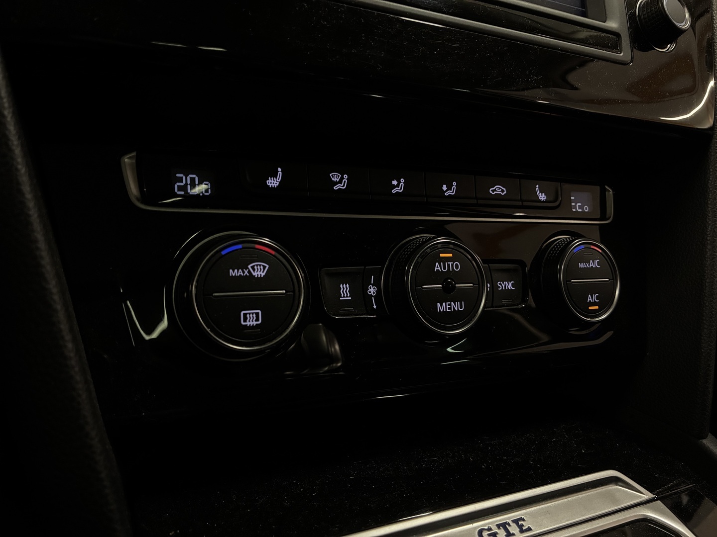 VOLKSWAGEN Passat 2016