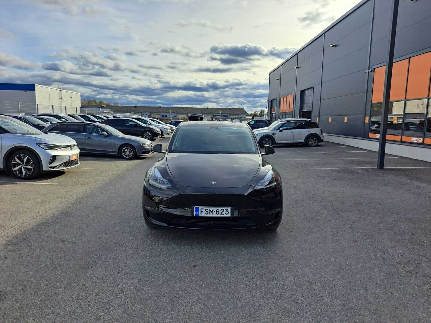 TESLA Model Y 2023