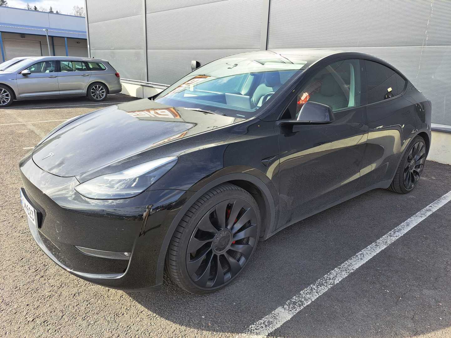 TESLA Model Y 2023