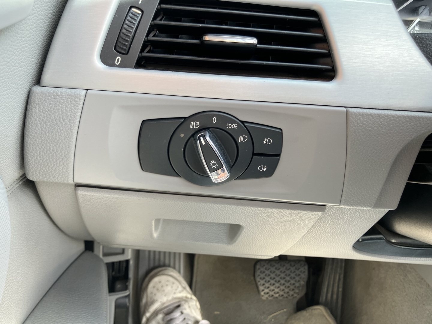 BMW 330 2011