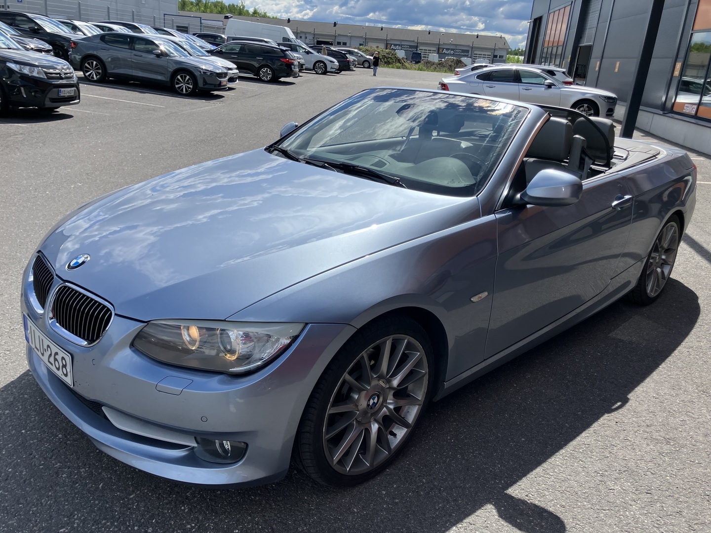 BMW 330 2011