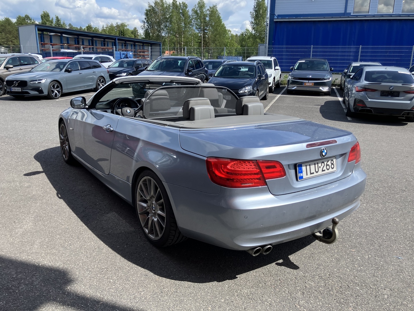 BMW 330 2011