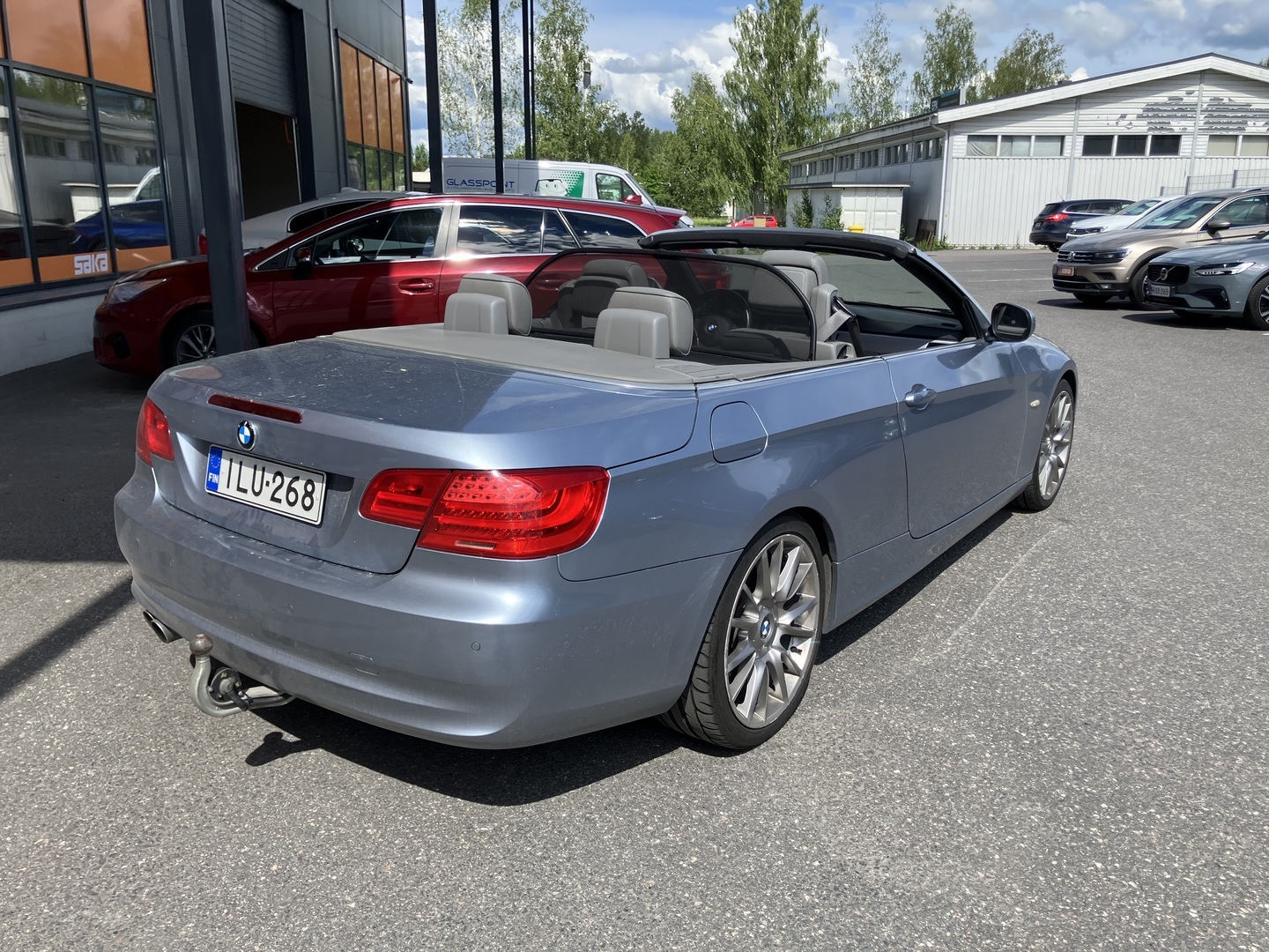 BMW 330 2011