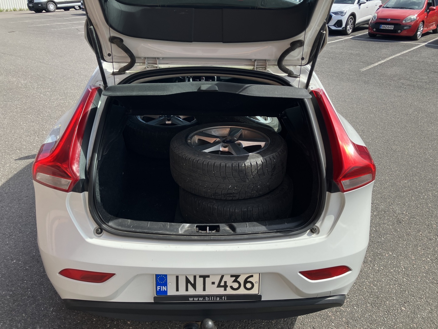VOLVO V40 2018