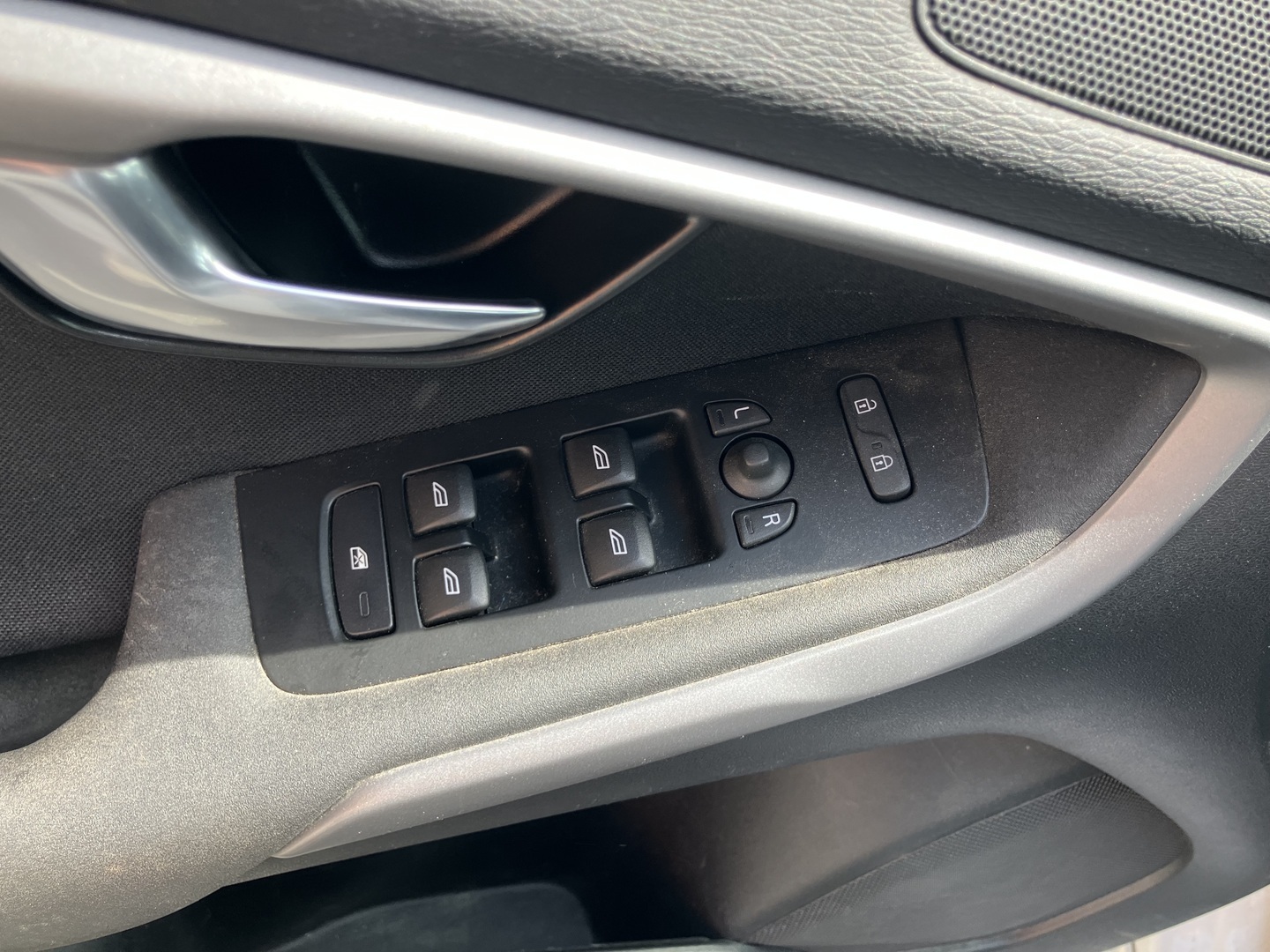 VOLVO V40 2018