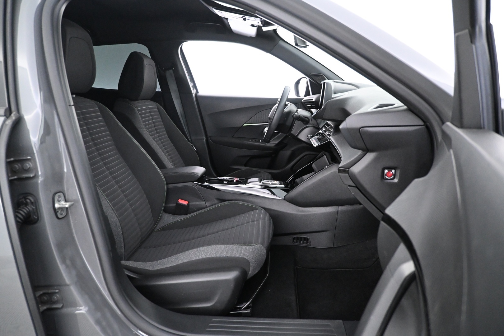 PEUGEOT e-2008 2024