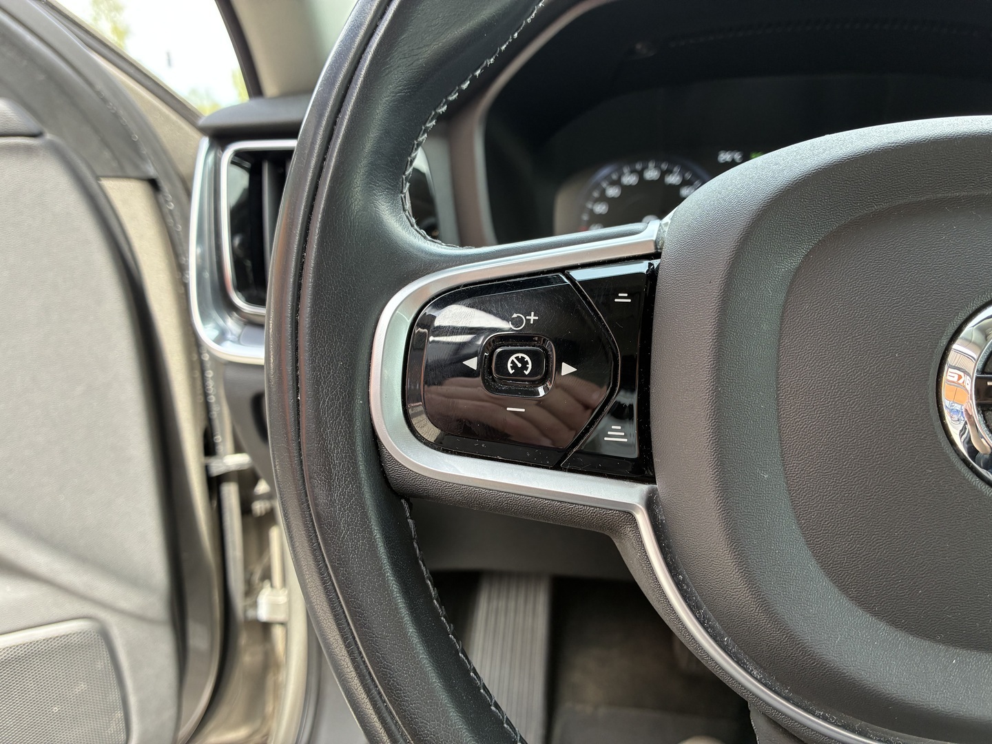 VOLVO V60 2020