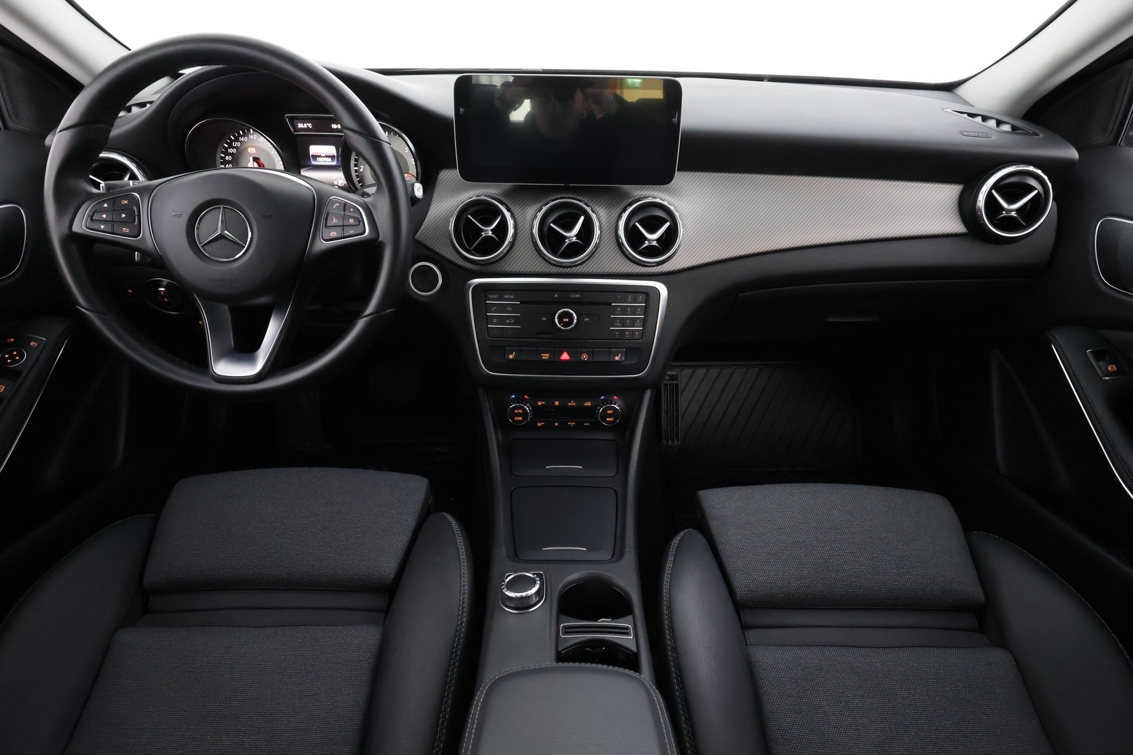 MERCEDES-BENZ GLA 2016