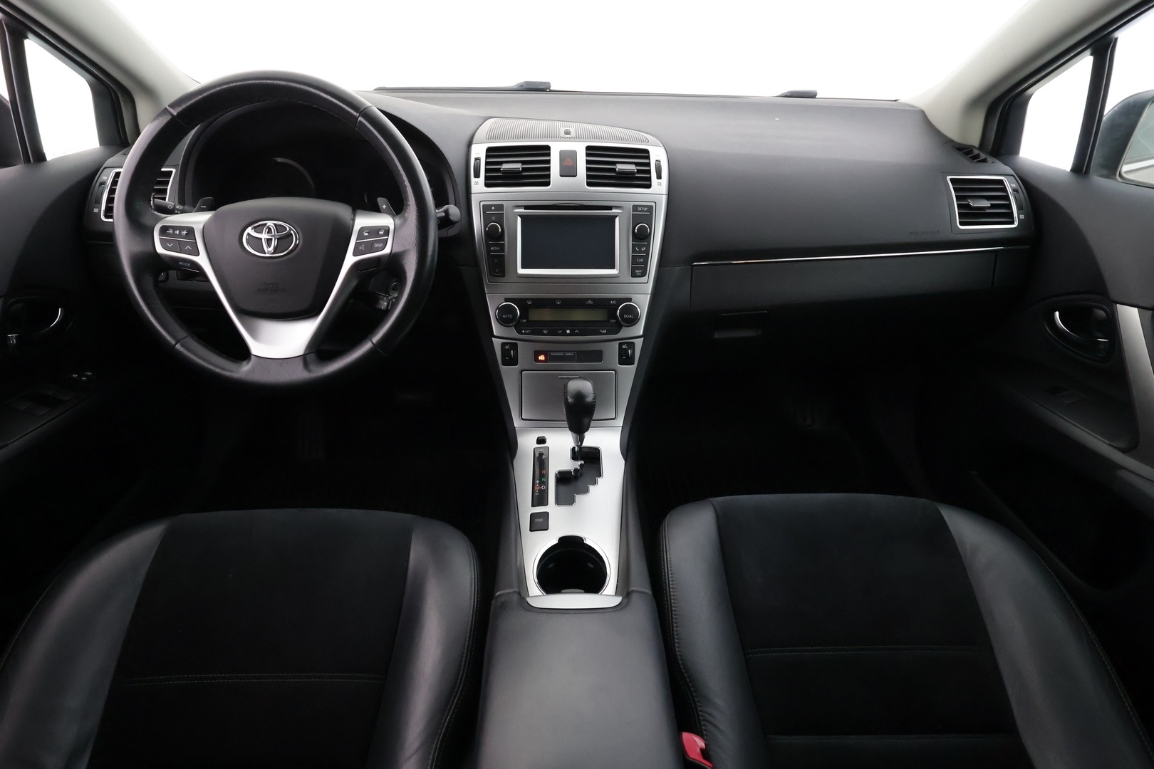 TOYOTA Avensis 2014