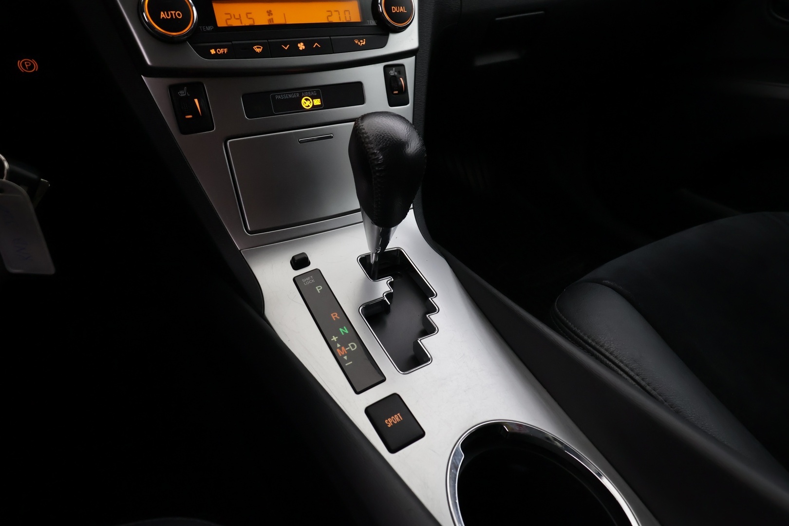 TOYOTA Avensis 2014