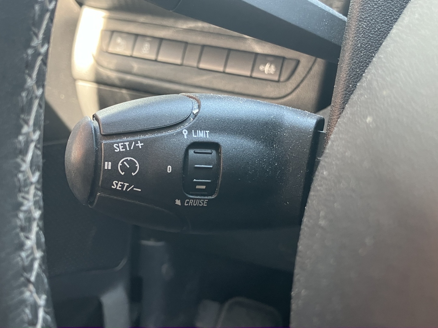 PEUGEOT 208 2016