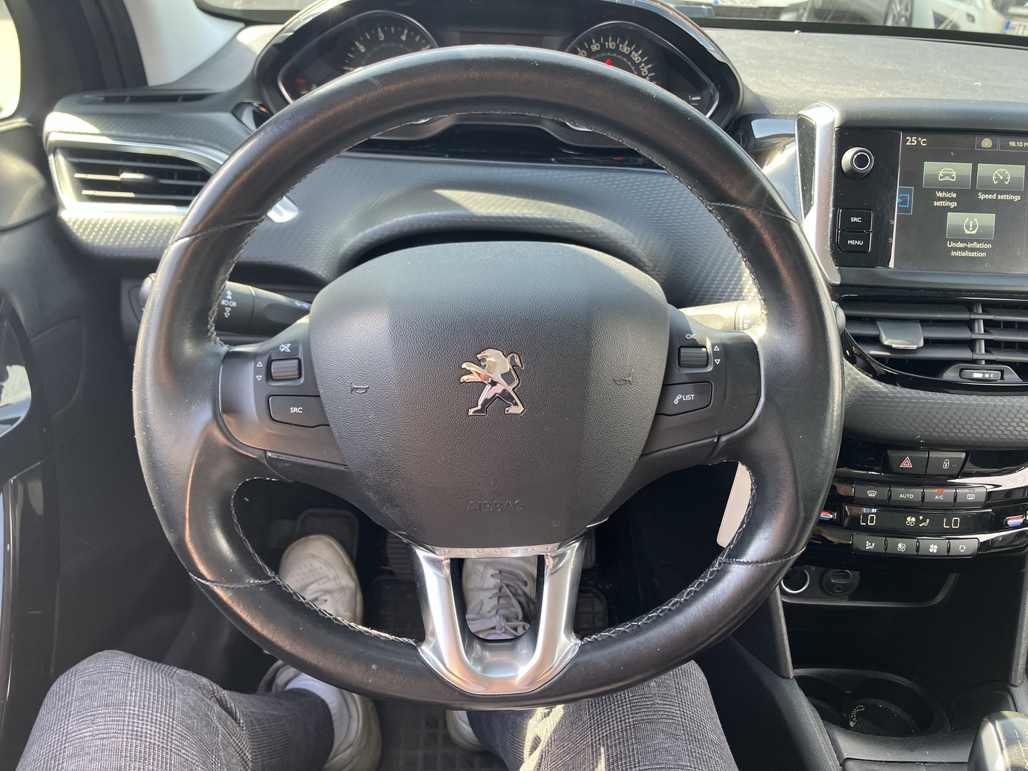 PEUGEOT 208 2016