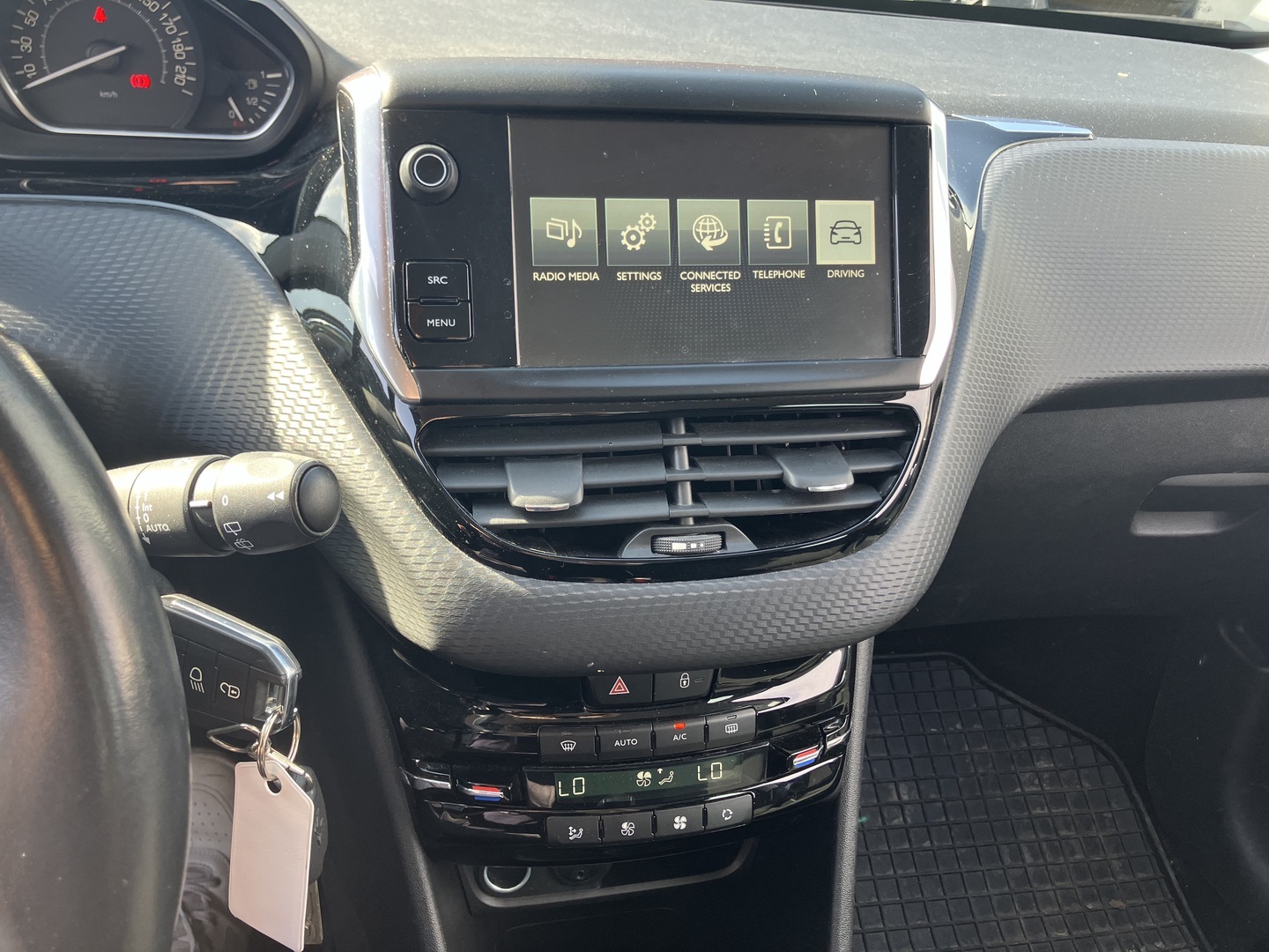 PEUGEOT 208 2016