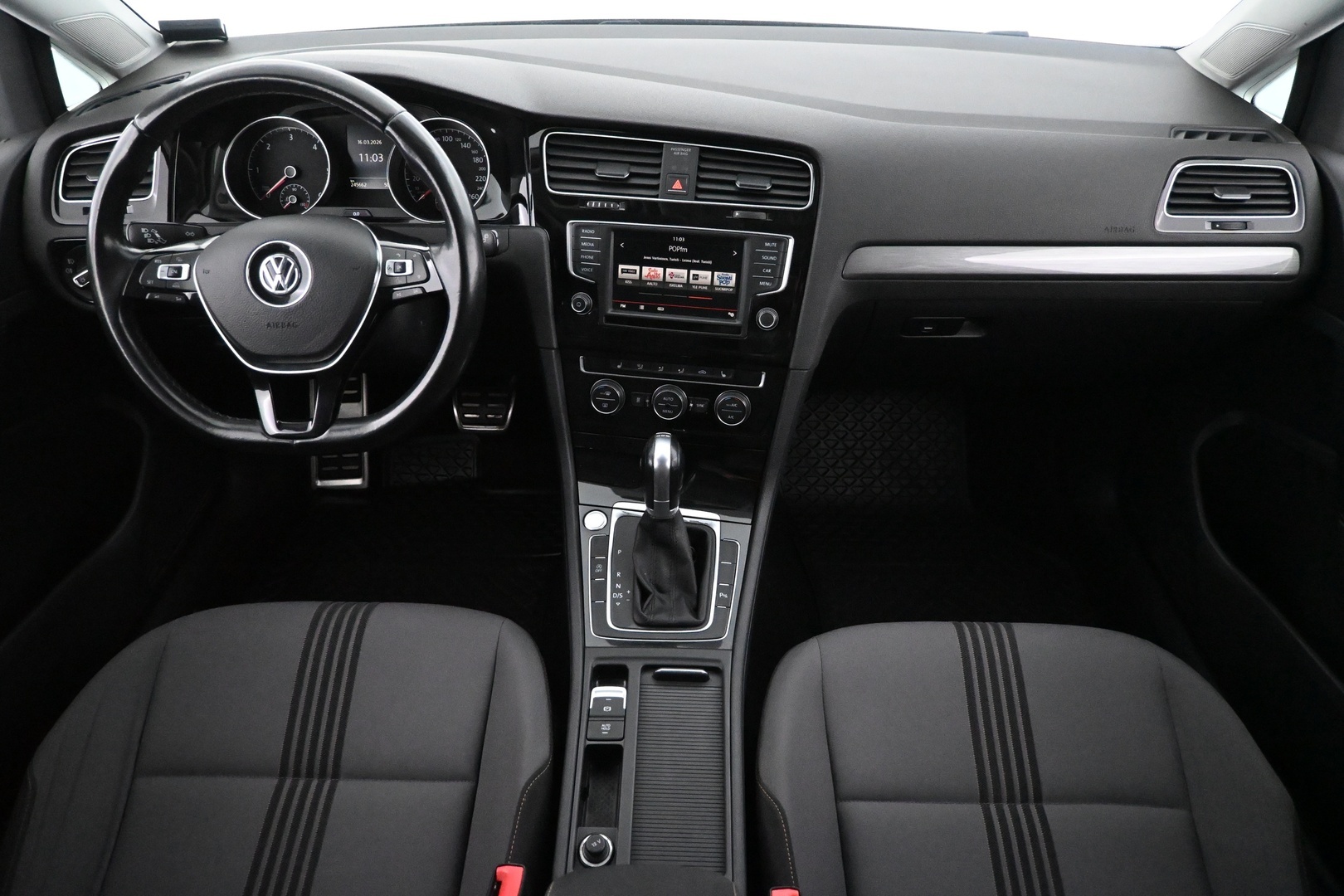 VOLKSWAGEN Golf 2016