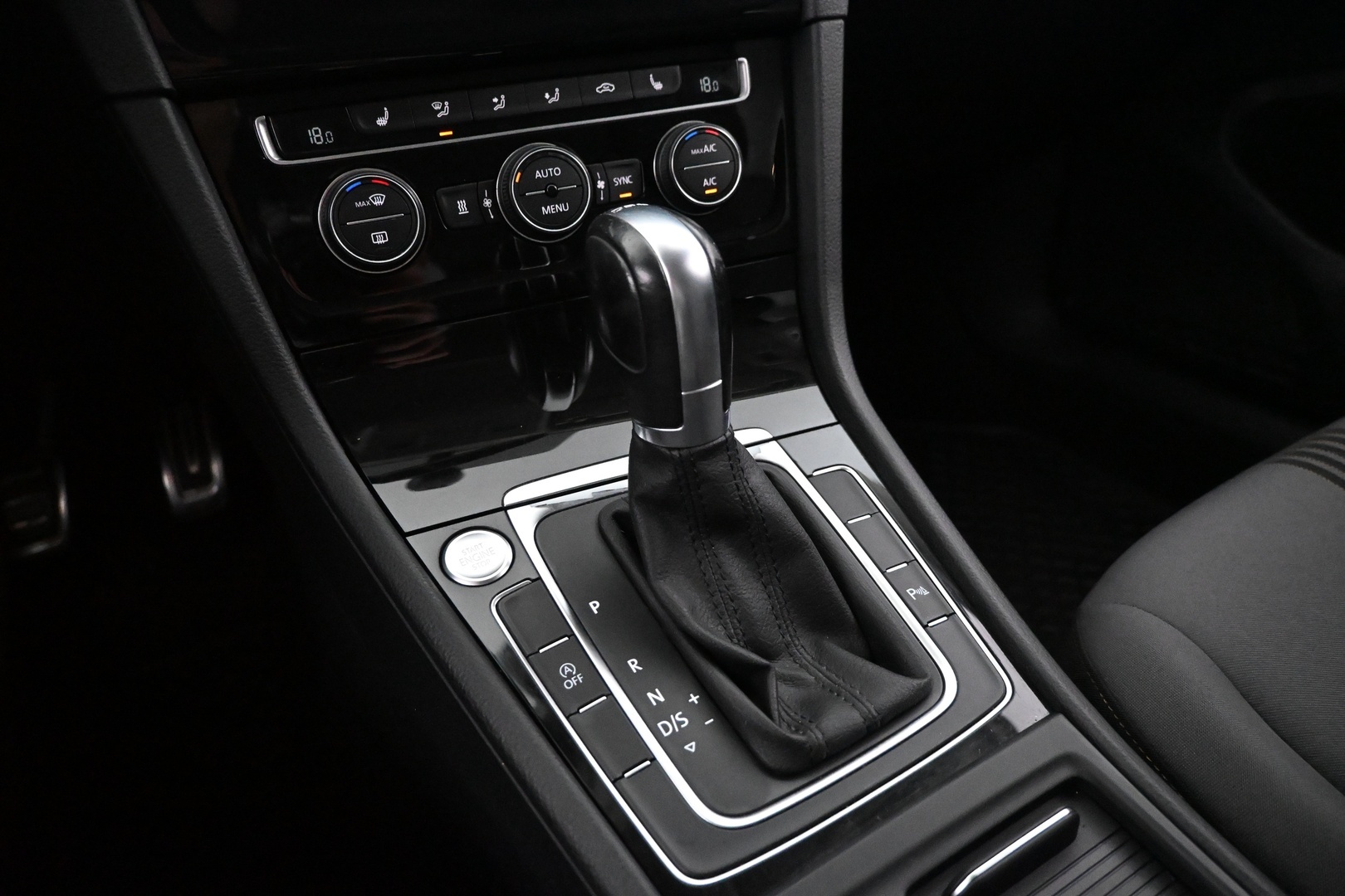 VOLKSWAGEN Golf 2016