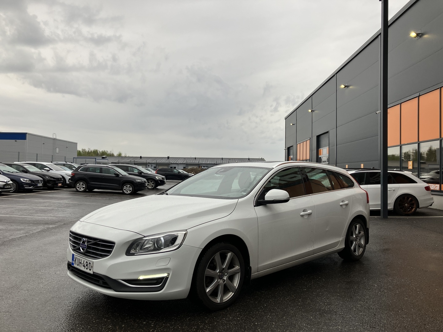 VOLVO V60 2016