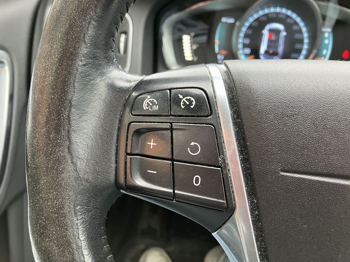 VOLVO V60 2016