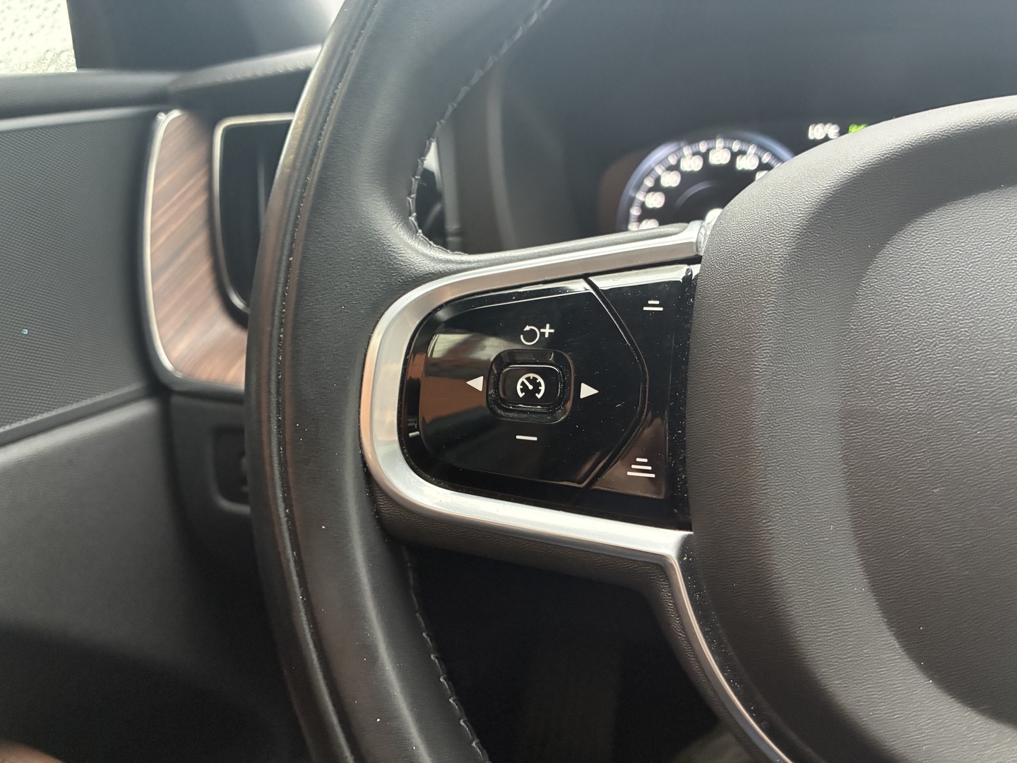 VOLVO XC60 2021