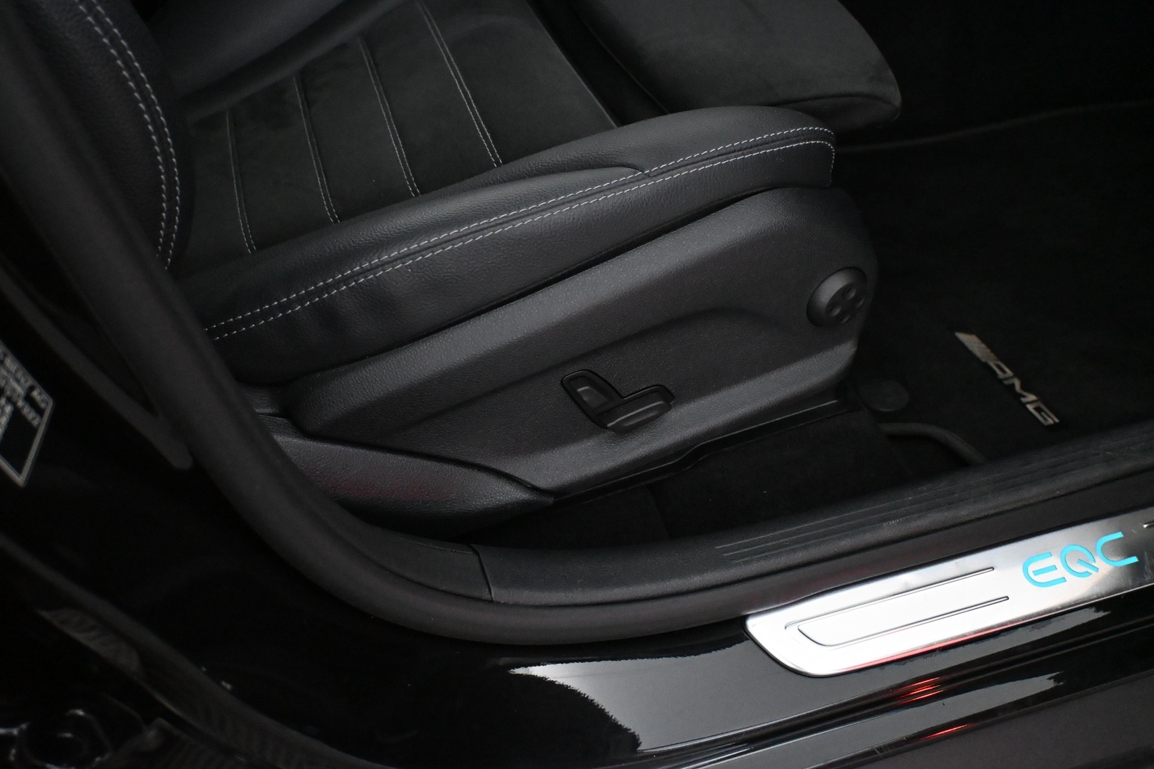 MERCEDES-BENZ EQC 2021