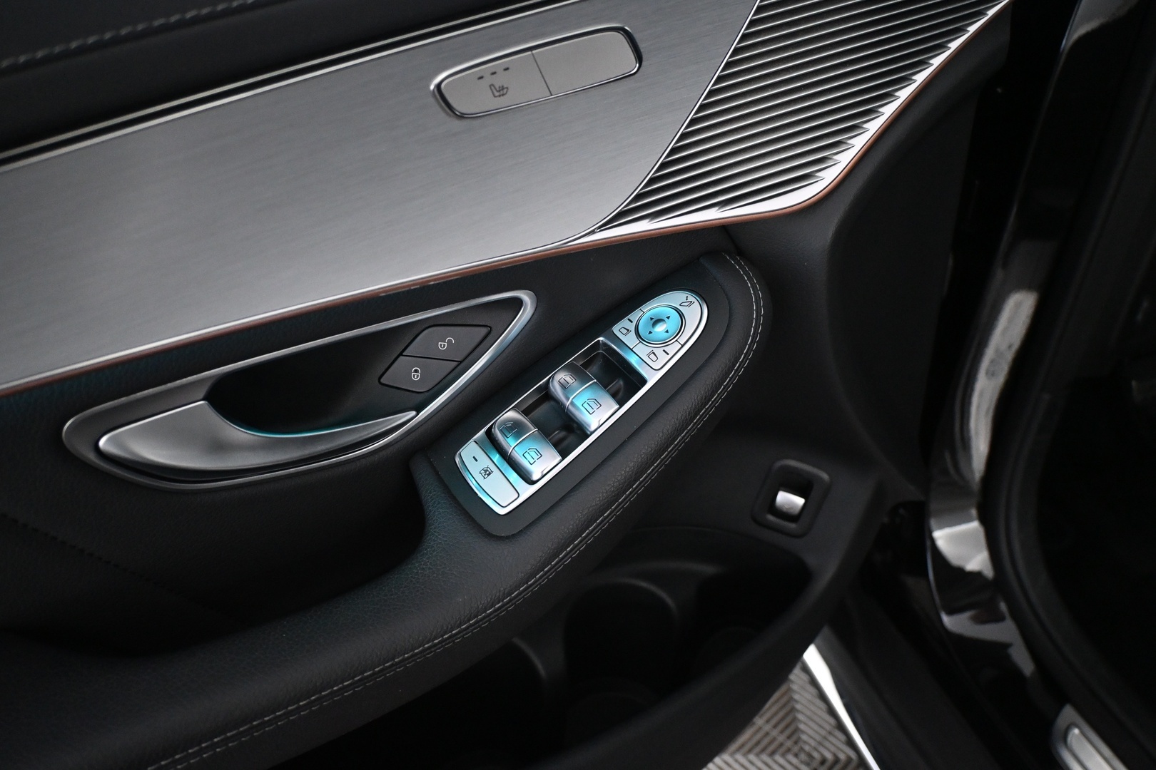 MERCEDES-BENZ EQC 2021