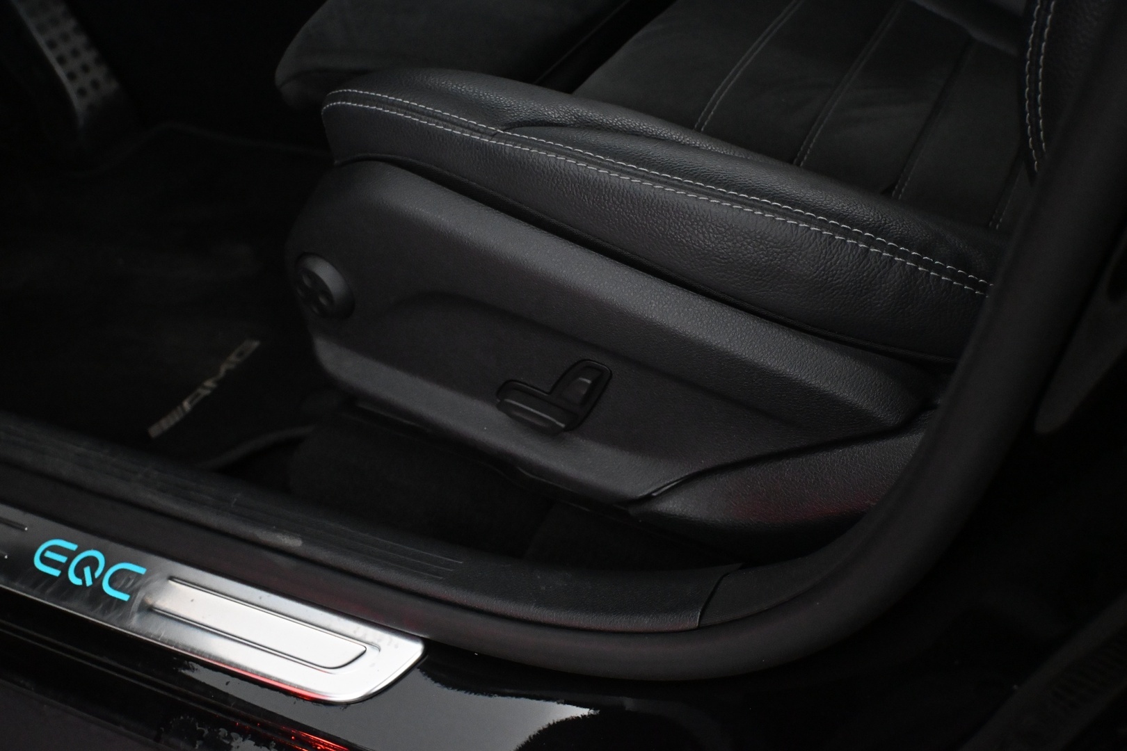 MERCEDES-BENZ EQC 2021