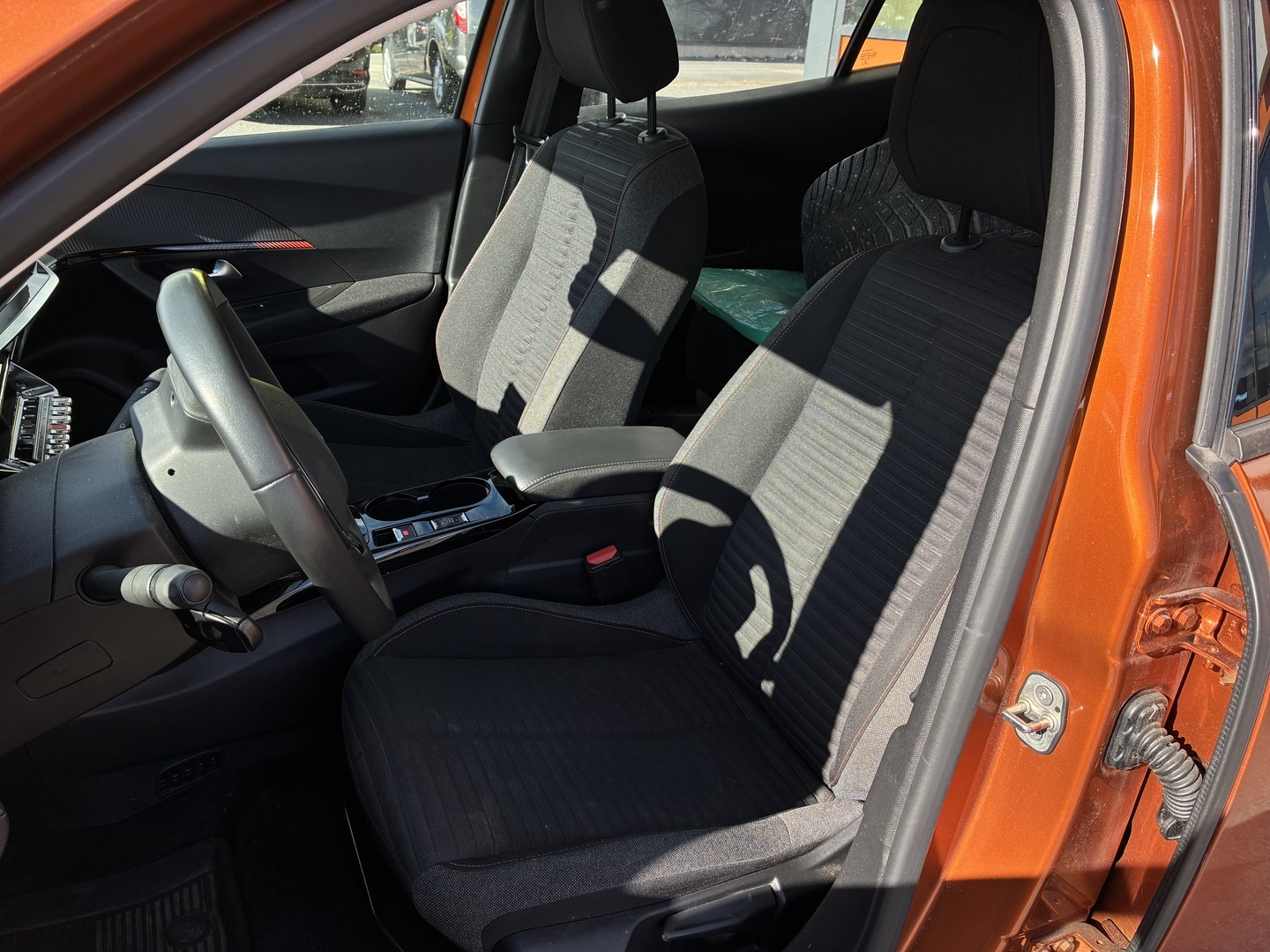 PEUGEOT E-2008 2021