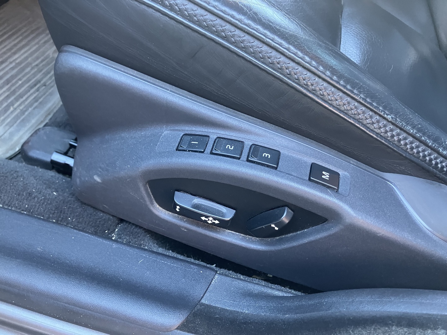 VOLVO XC70 2011