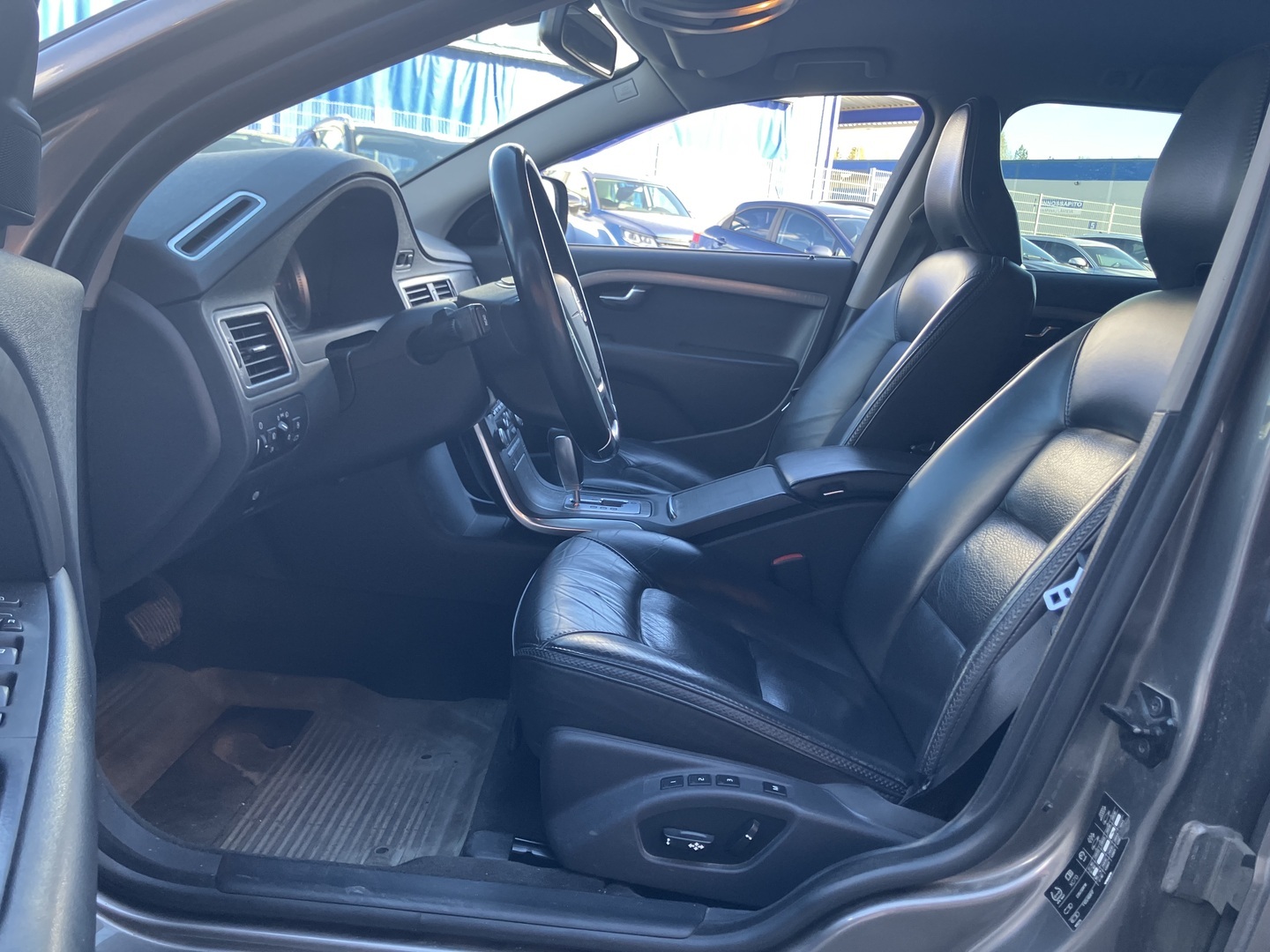 VOLVO XC70 2011