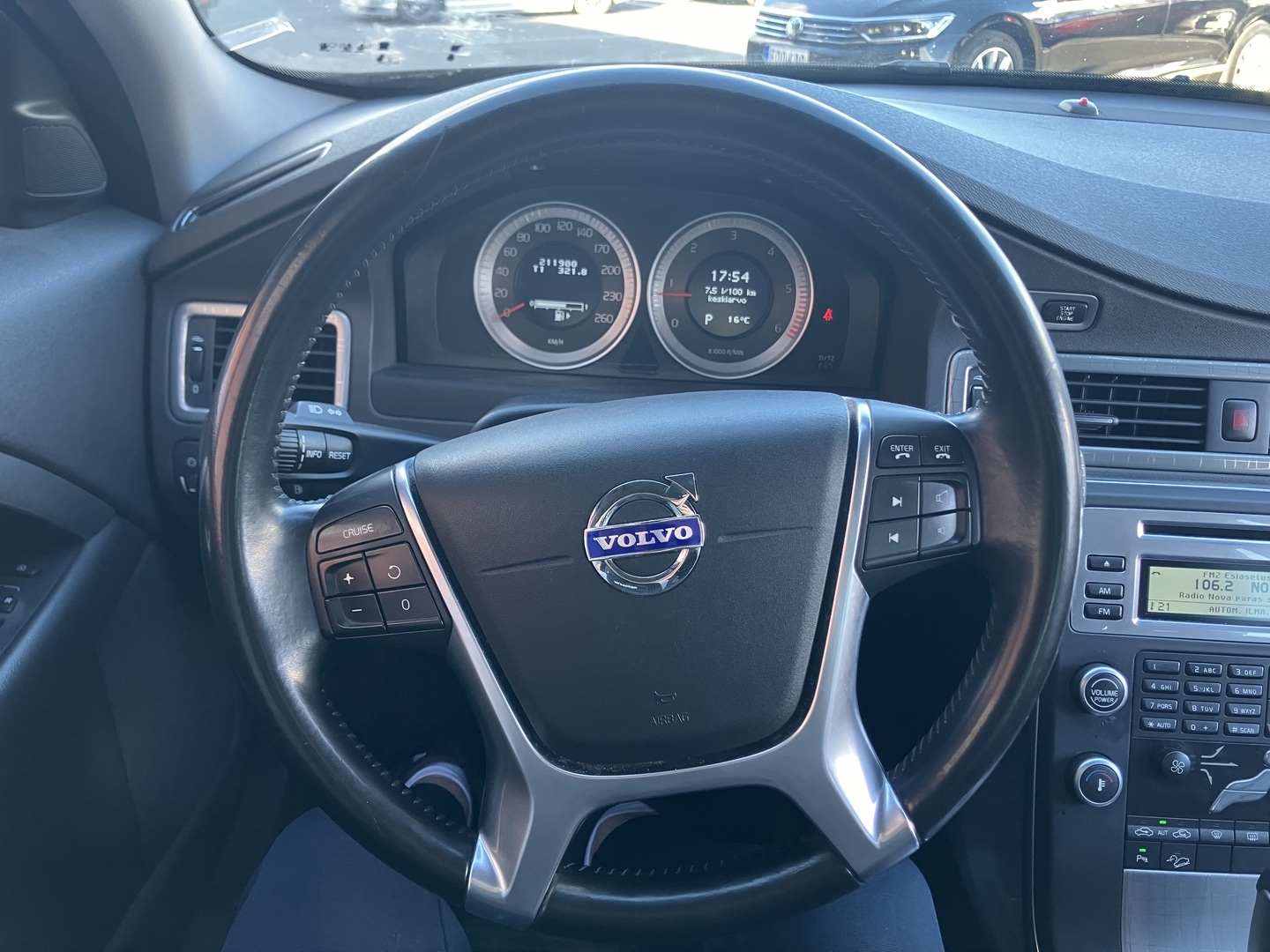 VOLVO XC70 2011