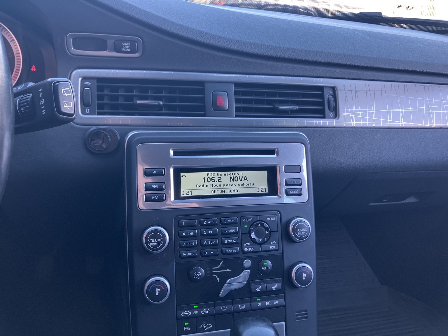 VOLVO XC70 2011