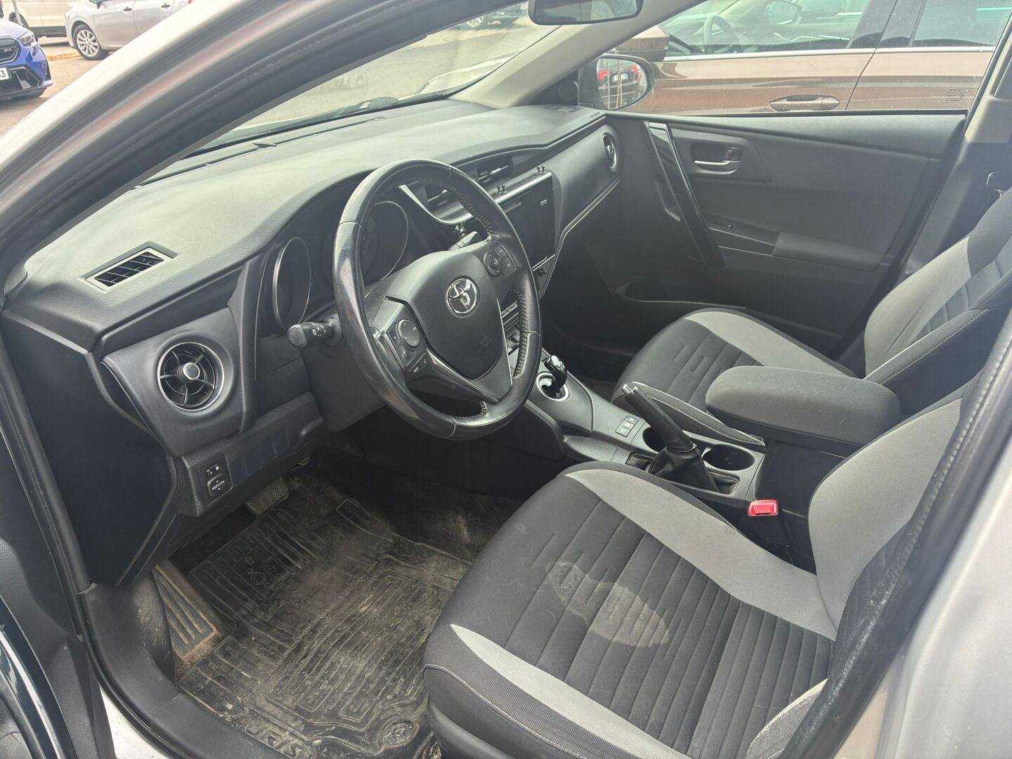 TOYOTA Auris 2016