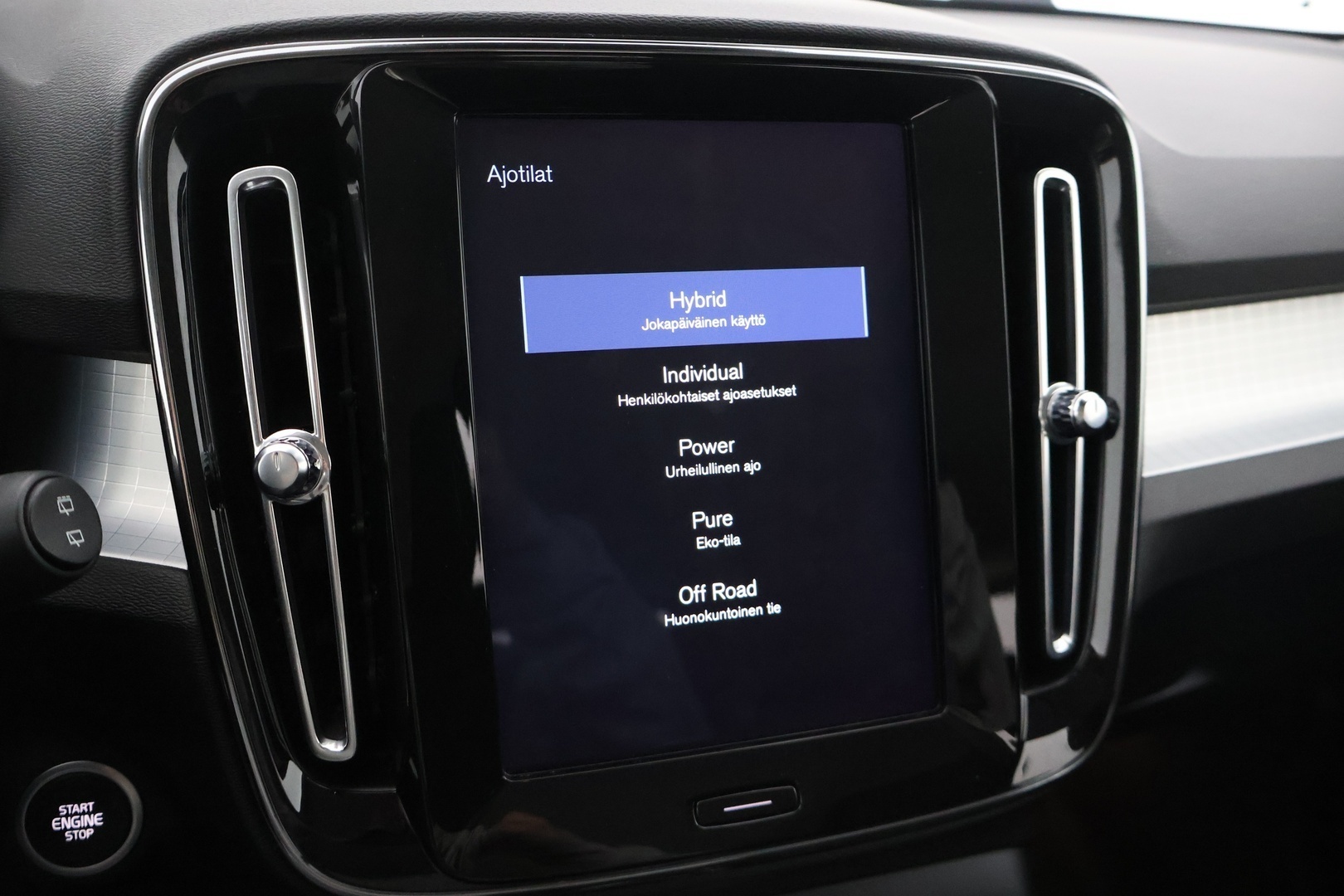 VOLVO XC40 2020