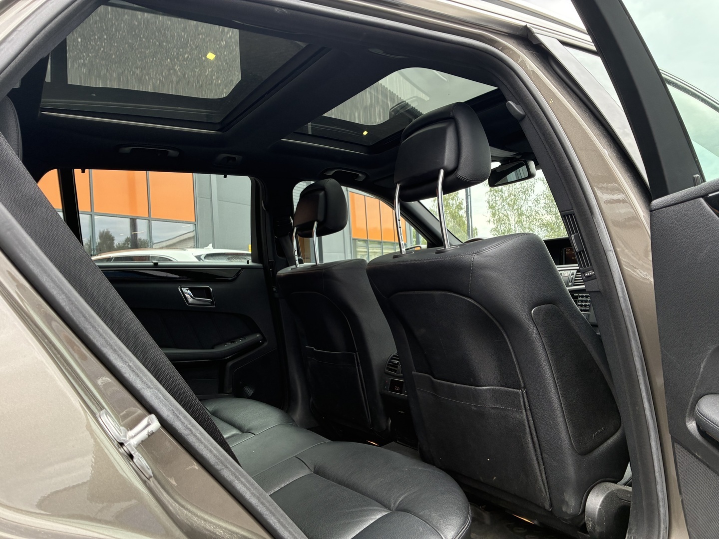MERCEDES-BENZ E 2011