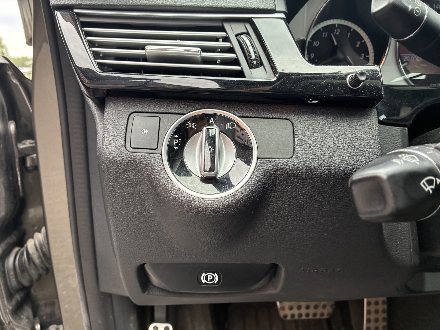 MERCEDES-BENZ E 2011