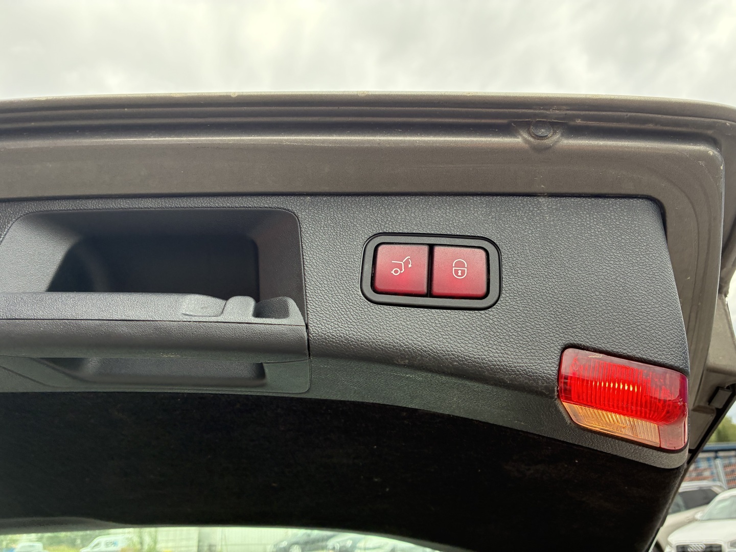 MERCEDES-BENZ E 2011
