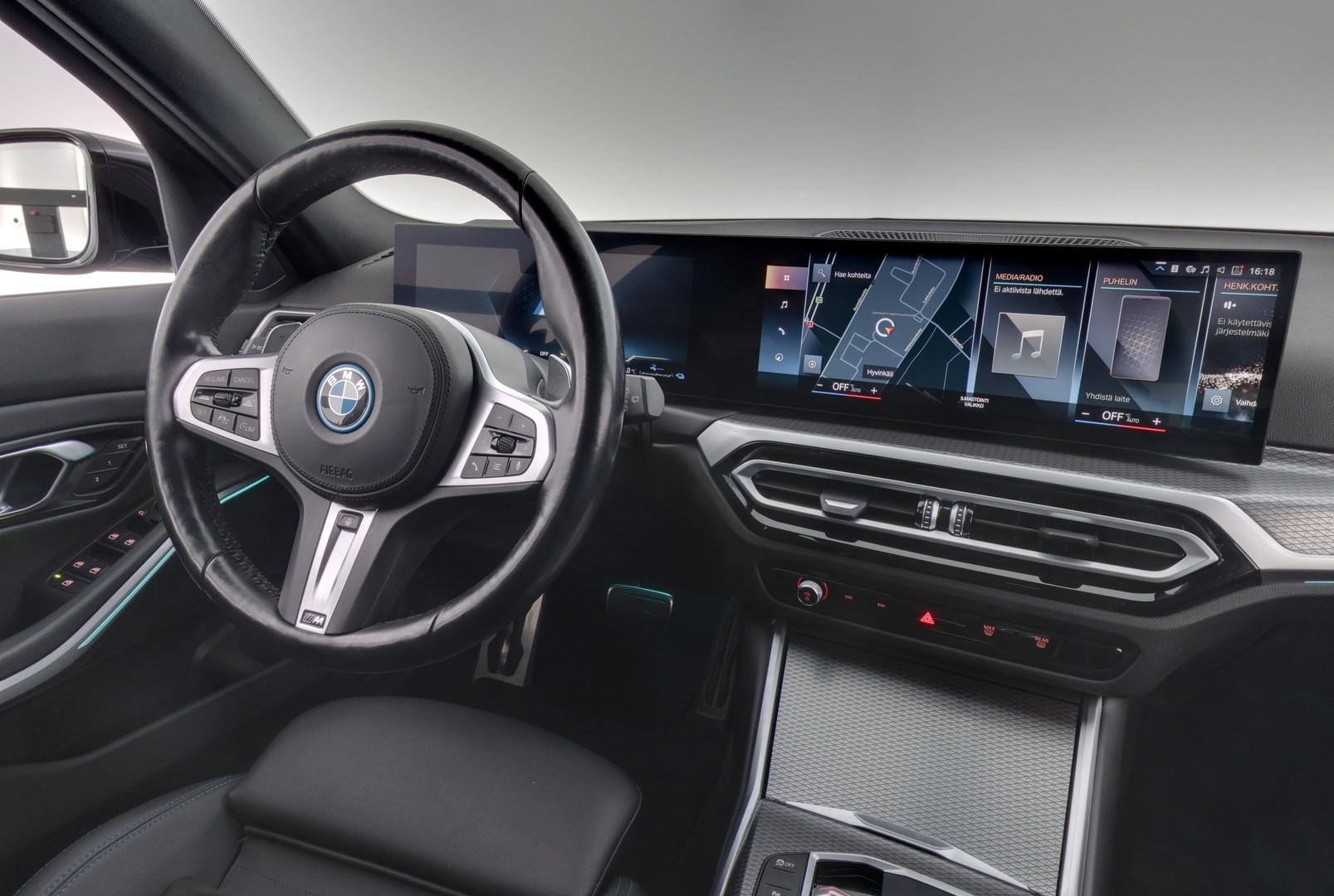 BMW 330 2023